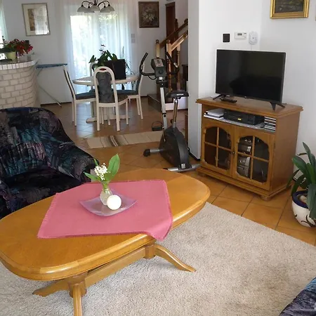 Three-bedroom In Vonyarcvashegy Ii